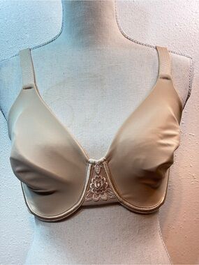 Vanity Fair Beige Seamless Underwire Bra with Floral Applique